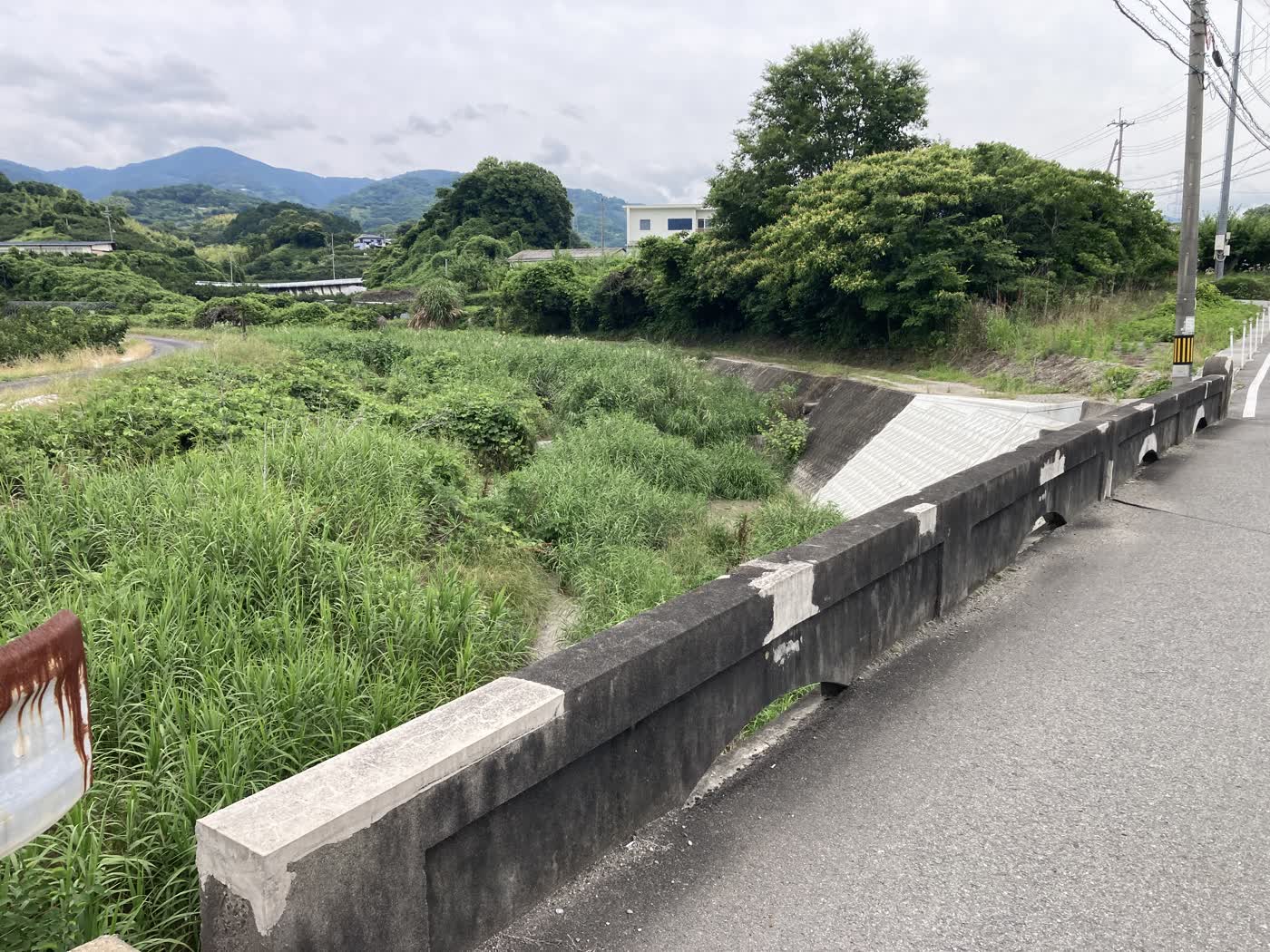 穴伏川と国道480号が交わる橋の周辺