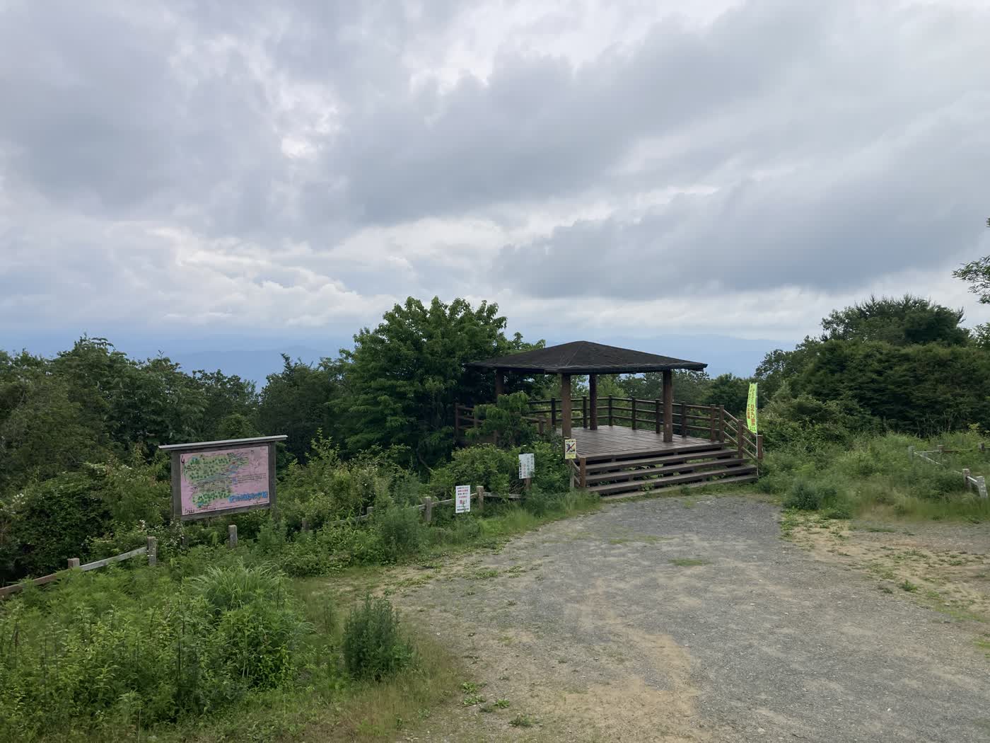 和歌山方面を見る和泉葛城山の展望台